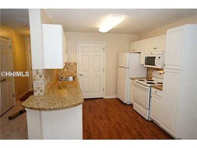 Building Photo - 4924 Bluffton Parkway