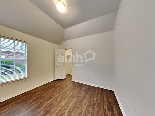 Building Photo - 6213 Richmond Dr