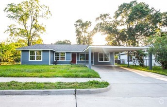 Building Photo - 1941 Lynnview Dr