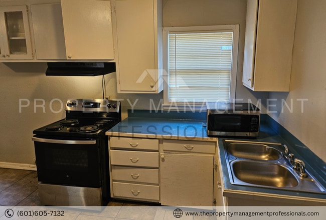 Building Photo - 1324 Marydale Dr