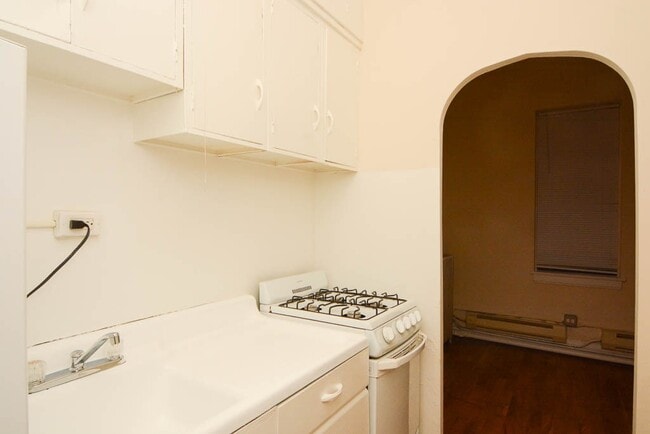 Building Photo - 4650 N Paulina St