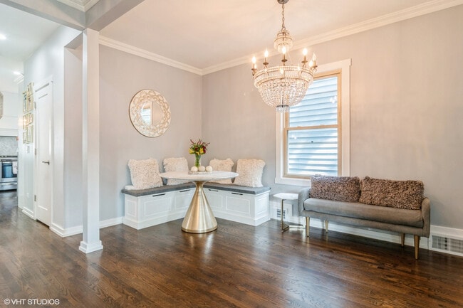 Building Photo - 4024 N Maplewood Ave