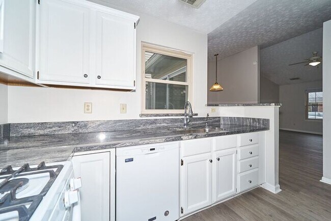 Building Photo - Updated Ranch with Deck in Pike Twp