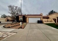 Building Photo - COMING SOON! Furnished 3 bedroom 2 bath Townhouse in a Great Location!