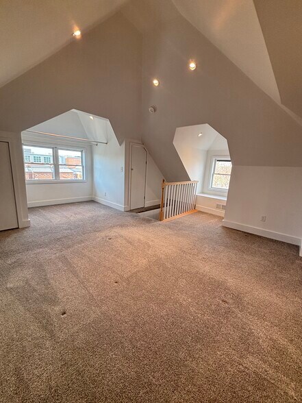 Building Photo - 554 Main St