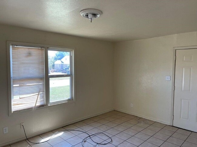 Building Photo - 409-411 Babb Drive