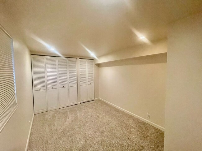 Building Photo - 3245 31st Ave W