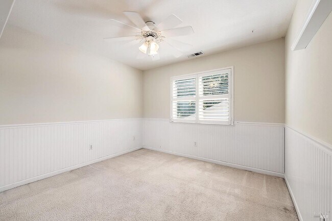 Building Photo - Two Level Home in Windsor with 4 Bedroom and 3 full Bath