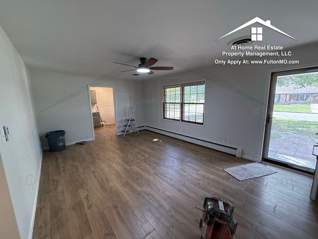 Building Photo - 511 Kleewood Dr