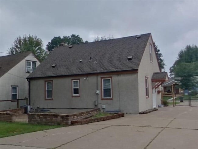 Building Photo - 771 Hoyt Ave W