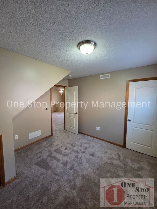 Building Photo - Beautiful 3-Bedroom 2.5 Bathroom in Independence