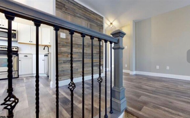Building Photo - Renovated & Thoughtfully Designed 1 BR Condo