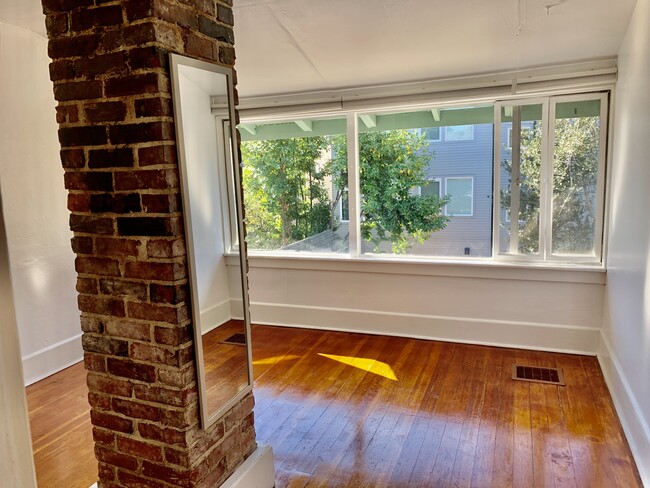 Building Photo - 3633 Palatine Ave N