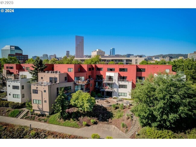 Building Photo - Modern Waterfront Living at The McCormick Pier! Call TODAY to schedule a tour! 503-664-4101