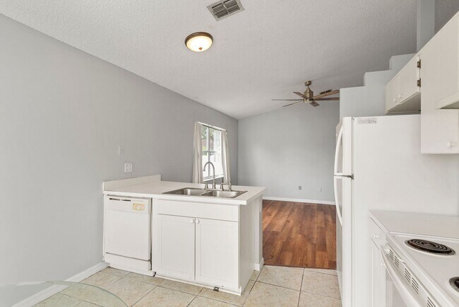 Building Photo - Winter Park 3 bedroom steps to shopping, dining.