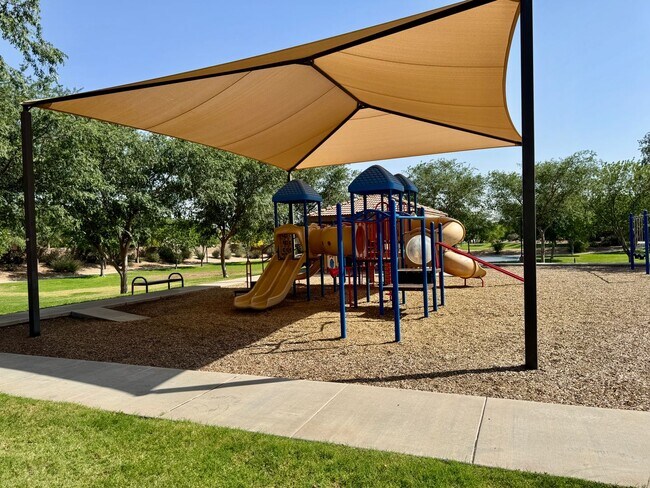 Building Photo - 4 Bedroom 3 Bathroom Home in Surprise! Has Loft & Additional Office/Den!