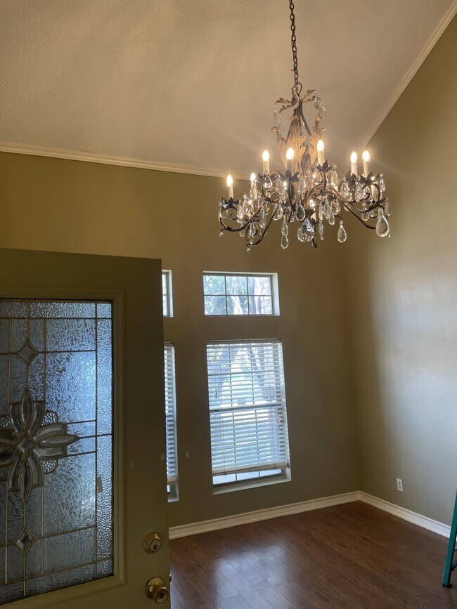 Building Photo - 101 Martingale