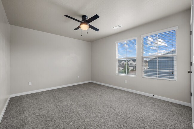 Building Photo - 554 S Church Dr