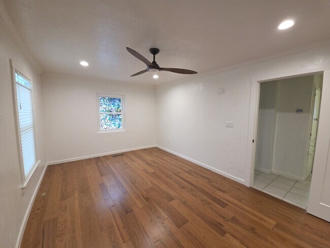 Building Photo - Elegant home with classic charm