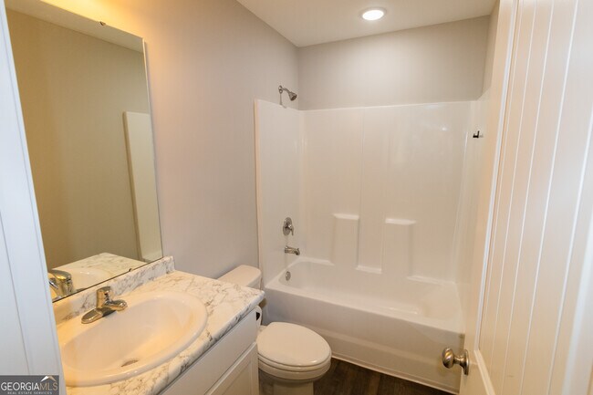 Building Photo - 123 Callaway Cres