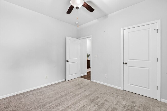 Building Photo - Modern 3 Bedroom Home Near Beaches & Boat Ramp
