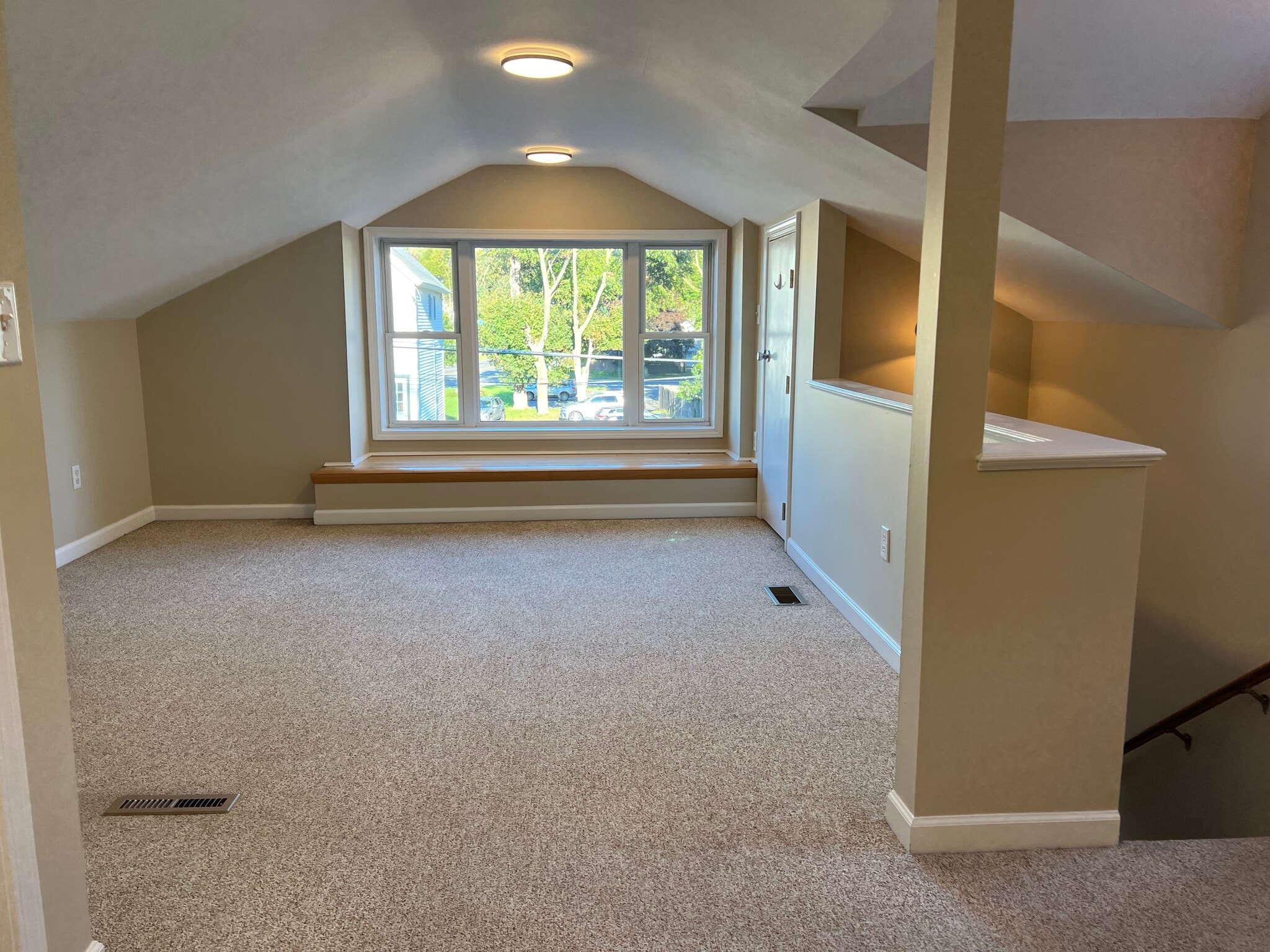 Bonus Room - 176 Duer St