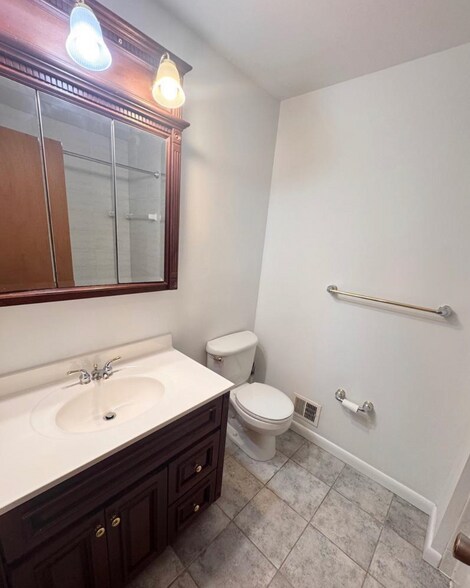 Building Photo - 2710 Academy Dr