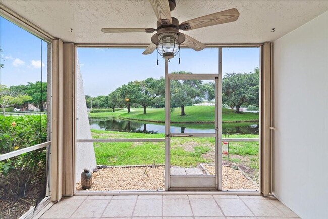 Building Photo - 9470 Poinciana Pl