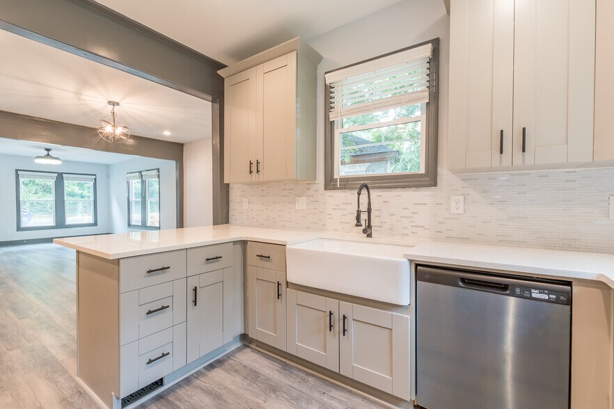 Building Photo - 1393 Westview Dr SW