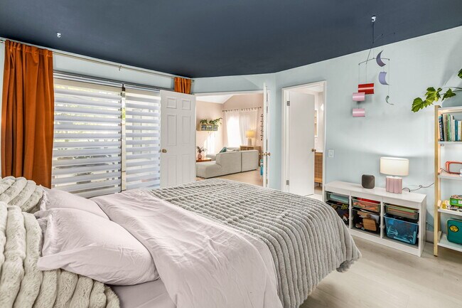 Building Photo - 3650 Avocado Village Ct