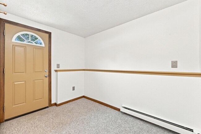 Building Photo - 28248 Harebell Ln