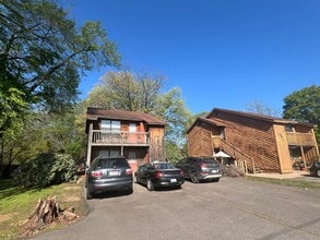 Building Photo - 605 N Greenwich Ave