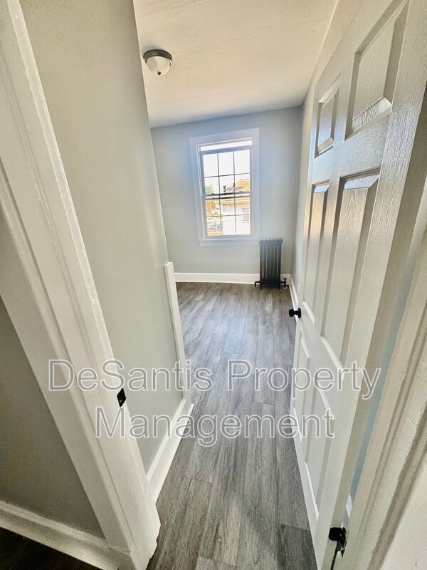 Building Photo - 1526 2nd Ave