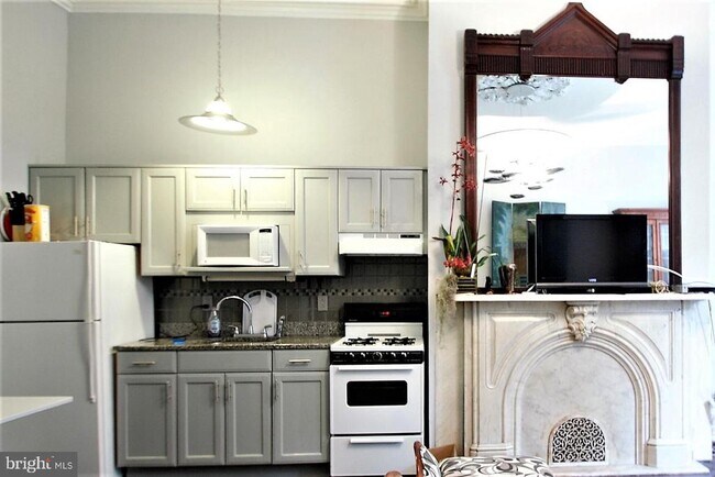 Building Photo - 277 S 4th St