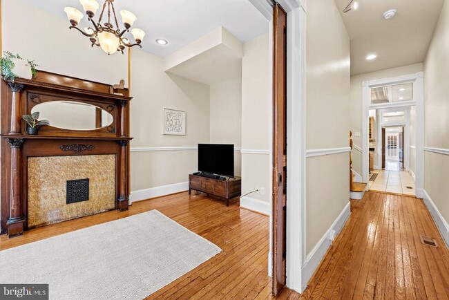 Building Photo - 1402 Light St