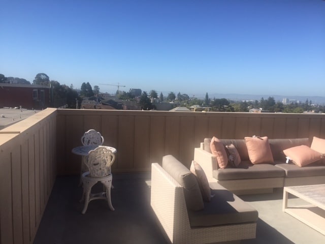 Building Photo - Gorgeous, Massive, 1BR/1BA, Fully Updated, 1000sqft+, A+++ Location, Parking Included