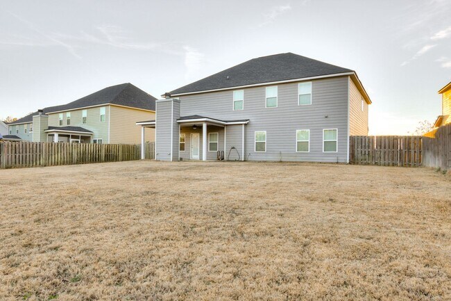 Building Photo - Large House in Grovetown!