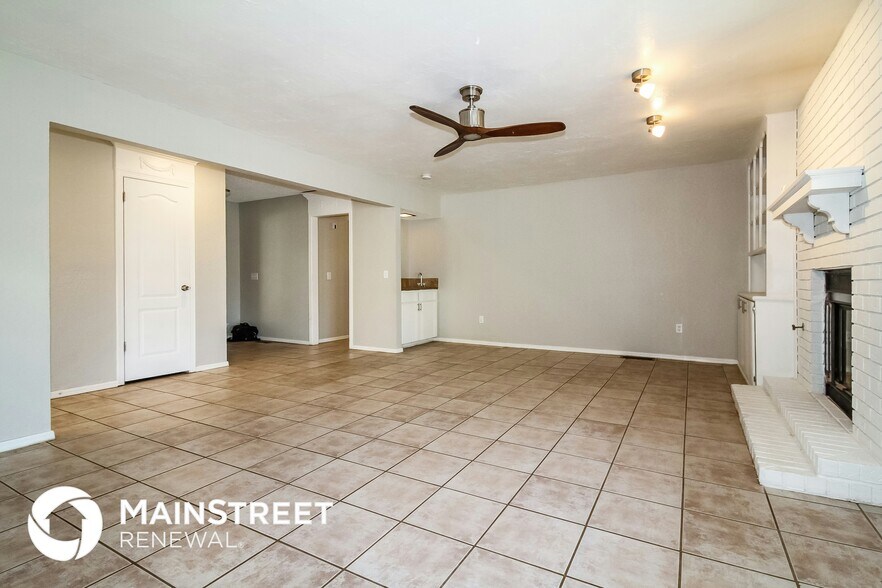 Building Photo - 10101 Mamus Ln
