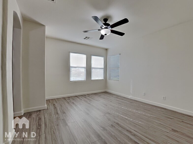 Building Photo - 14535 W Port Royale Ln