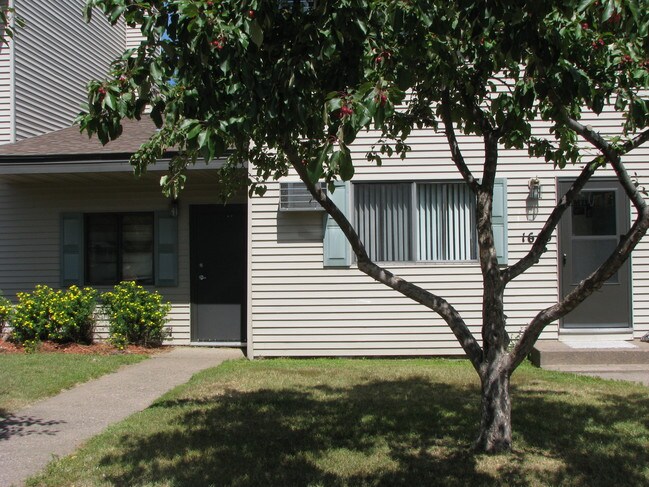 Building Photo - Sahlman Townhouses West