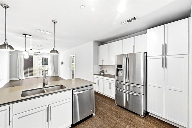 Building Photo - 2801 Dulce Ln