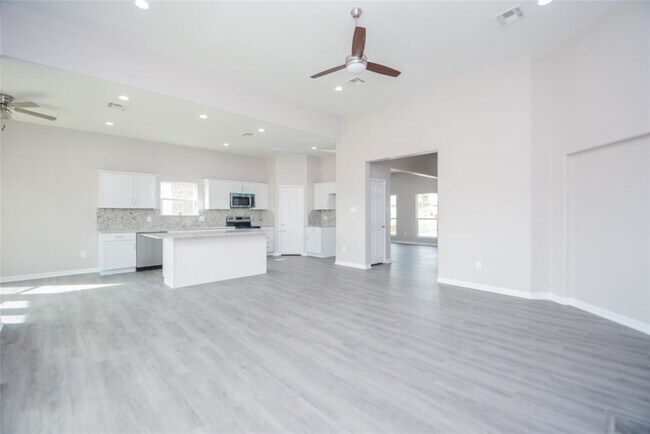 Building Photo - 12328 N Chestnut Hls Dr