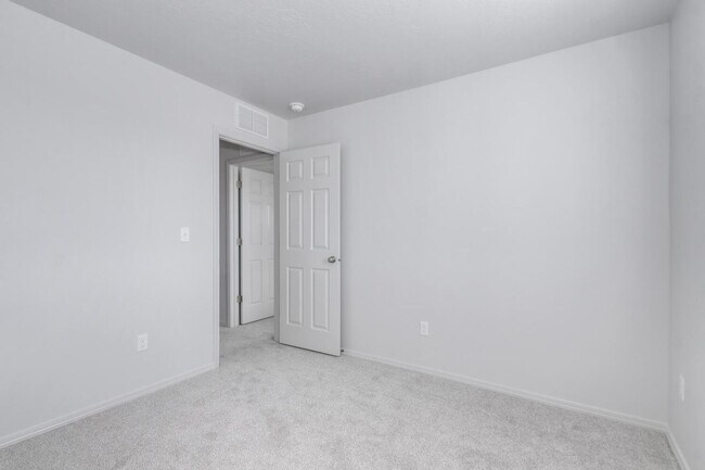 Building Photo - Newer 4 Bed / 2.5 Bath House For Rent _ Pl...