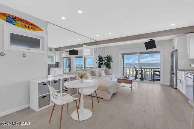 Building Photo - 903 Ocean Ave N