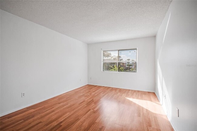 Building Photo - 646 Kenwick Cir