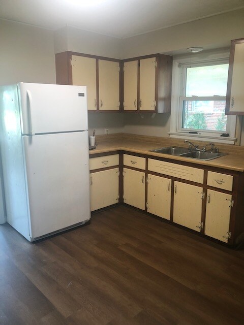 Building Photo - 104 Wayside Dr