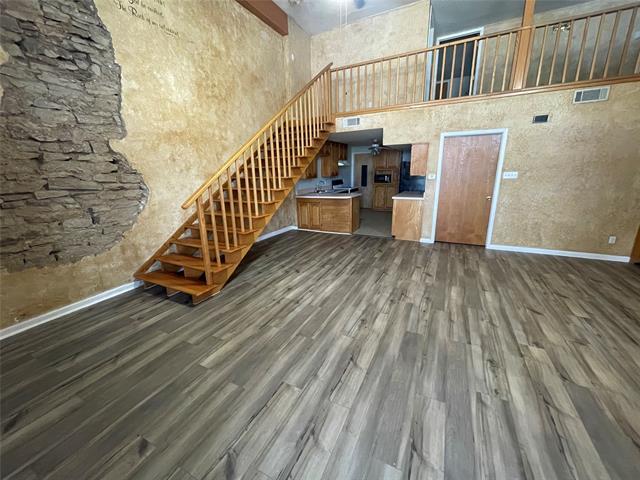 Building Photo - 122 S Main St