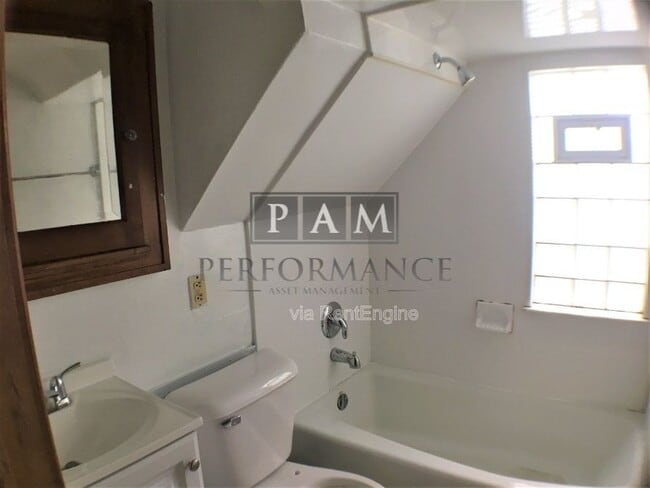 Building Photo - 1132 S 57th St