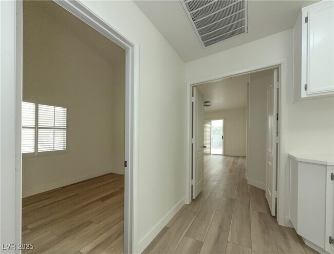 Building Photo - 1738 Navarre Ln