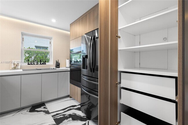 Building Photo - 1544 Michigan Ave